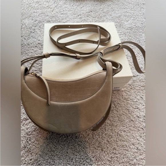 Polène Paris Numéro Dix
EDITION CROCODILE
NUBUCK TAUPE - Picture 5 of 7